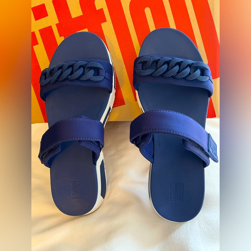 NEW NEVER WORN FITFLOP SANDALS